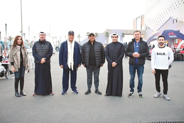 الفليج والبابطين والأيوب في لقطة جماعية