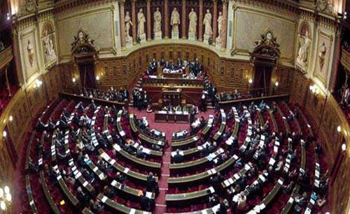 مجلس الشيوخ الفرنسي يوافق على تشديد القواعد المفروضة على غير المطعمين