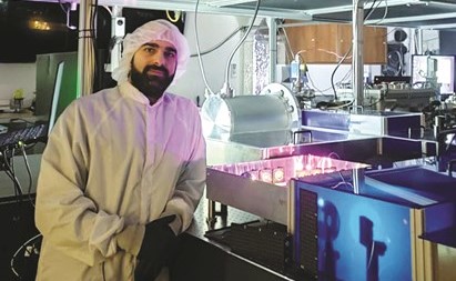 حسين القطان أول كويتي يتمكن من التحكم في حركة الإلكترونات داخل الزجاج وتحويله إلى مادة موصلة بسرعة الأتوثانية