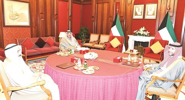 رؤساء السلطات الثلاث يعقدون اجتماعاً بناء على تكليف سمو الأمير
