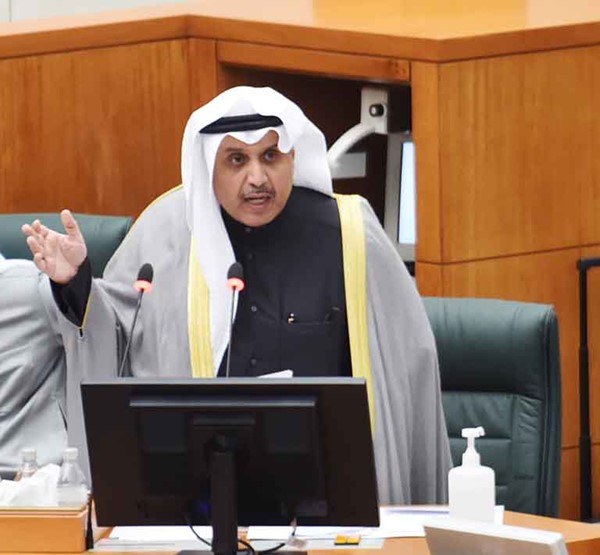 نائب رئيس مجلس الوزراء ووزير الدفاع الشيخ حمد جابر العلي مفنّدا الاستجواب