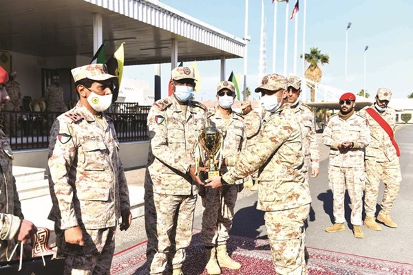 تكريم أحد المجندين