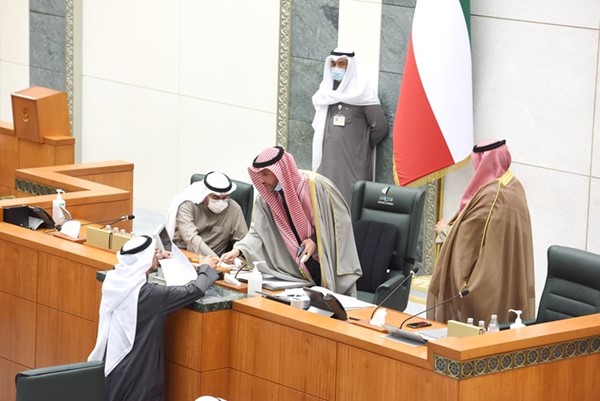 الرئيس الغانم في حديث مع الأمين العام المساعد خالد أبوصليب	(قاسم باشا)