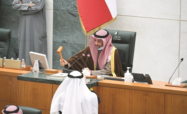 رئيس مجلس الأمة مرزوق الغانم يرفع الجلسة