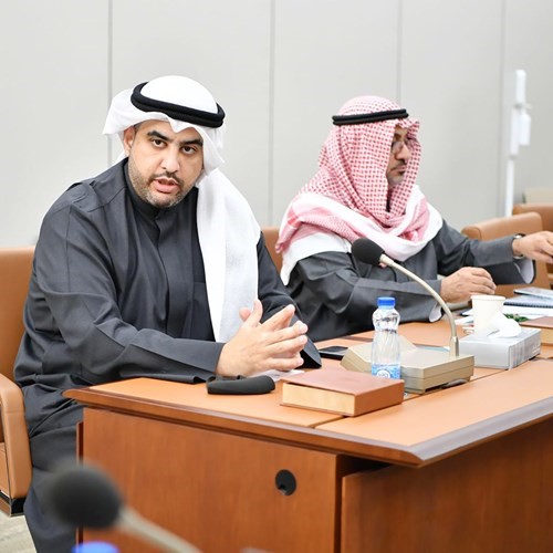 عبدالوهاب الرشيد خلال اجتماع اللجنة