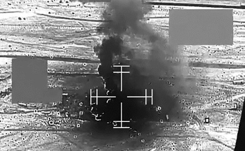 صورة بالأقمار الاصطناعية وزعتها وزارة الدفاع الإماراتية لتدمير منصة الصواريخ الحوثية	(وام)