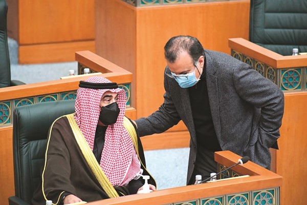 سمو رئيس الوزراء يستمع لوزير الصحة د.خالد السعيد