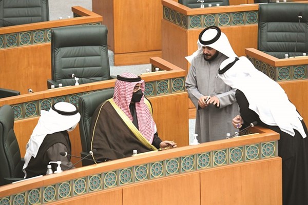 سمو رئيس الوزراء الشيخ صباح الخالد وحديث مع د.محمد الحويلة