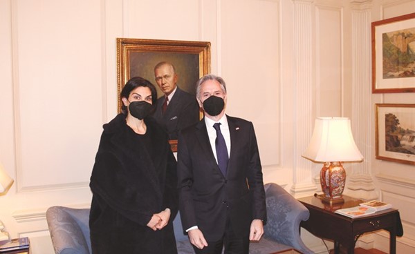 وزير الخارجية الأميركي انتوني بلينكن مع مراسلة كونا عقب المقابلة