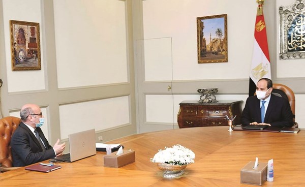 جانب من اجتماع الرئيس عبد الفتاح السيسي مع وزير العدل المستشار عمر مروان امس