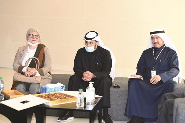الزميل حسين الرمضان ومدير مكتب الوزير أحمد العوض والزميلة ميرڤت عبدالدايم