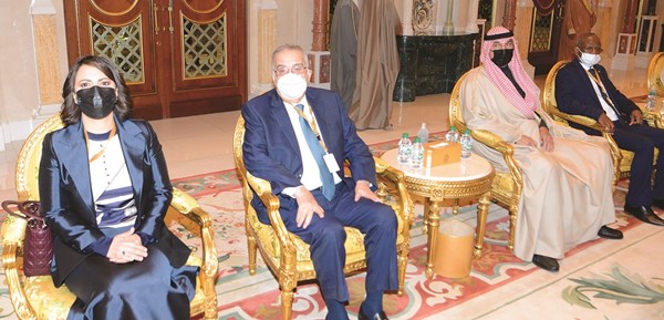 السفير مجدي الظفيري مع عدد من وزراء الخارجية