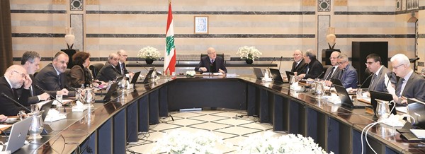 رئيس الحكومة اللبنانية نجيب ميقاتي مترئسا جلسة مجلس الوزراء أمس 	(محمود الطويل)