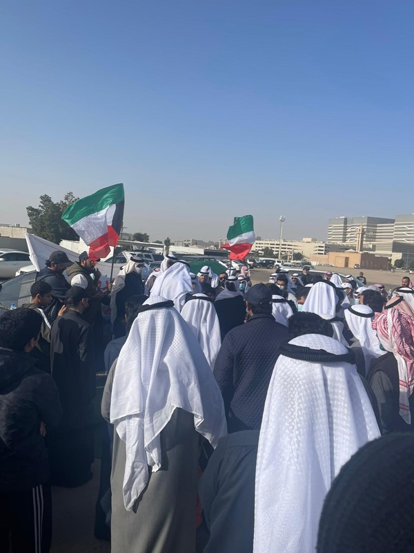 عشرات من "البدون" تظاهروا في تيماء