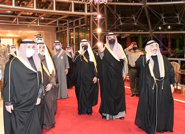 سمو الشيخ ناصر المحمد وسمو الشيخ صباح الخالد في استقبال صاحب السمو