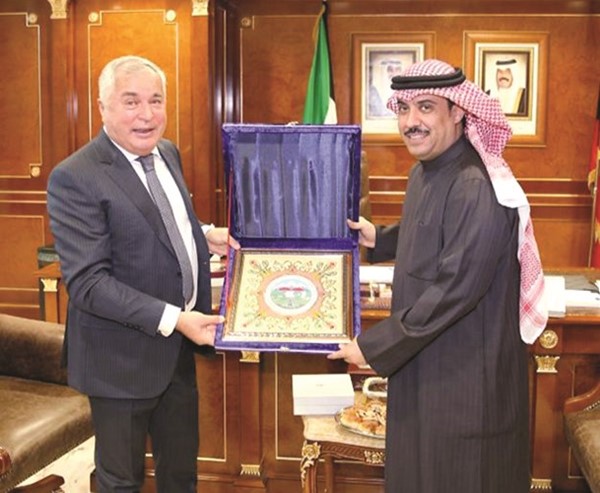العرو خلال استقباله سفير طاجيكستان زبيد الله زييدوف