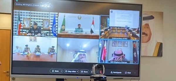 الاجتماع عقد عبر تقنية الاتصال المرئي