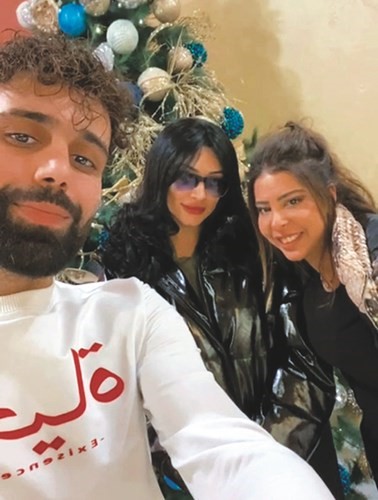 الزميلة دعاء خطاب مع شوق الهادي وناريك