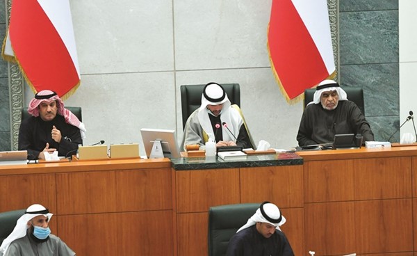 رئيس مجلس الأمة مرزوق الغانم ونائبه أحمد الشحومي وعدنان عبدالصمد على المنصة	(محمد هاشم)