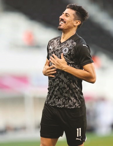 فرحة لاعب السد بونجاح بتسجيل هدفه في أم صلال