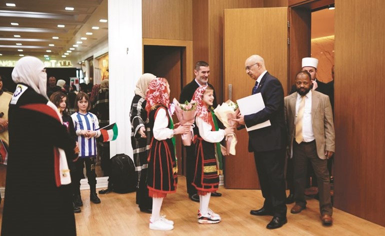 وضحة البليس خلال حفل للأيتام في ألبانيا بحضور السفير فايز الجاسم