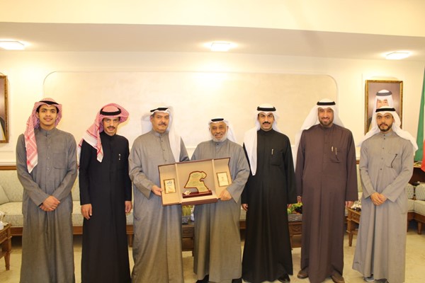 مبرة العوازم الخيرية تكرم عدداً من قيادات العمل الخيري