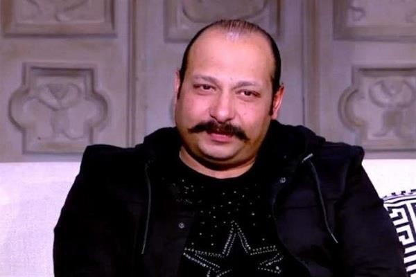 الفنان محمد ثروت مدرس رياضيات في مسلسل (دايما عامر)