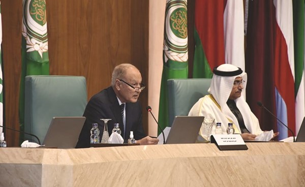 رئيس البرلمان العربي عادل العسومي ورئيس جامعة الدول العربية د.أحمد أبو الغيط أثناء فعاليات المؤتمر