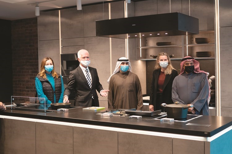 صورة جماعية في معرض غاغناو