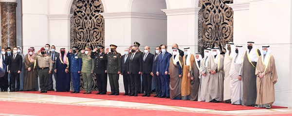 كبار الشخصيات في استقبال ضيف الكويت الكبير