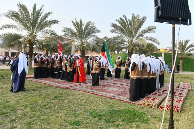 جانب من استعراض الفرق الشعبية