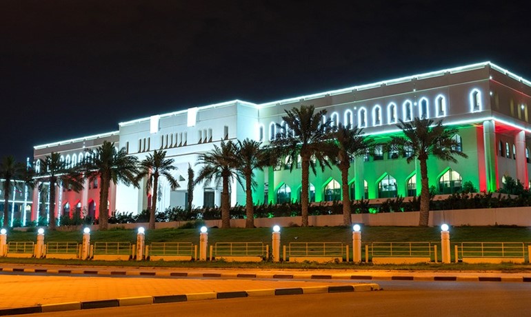مبنى وزارة الكهرباء والماء بألوان علم الكويت