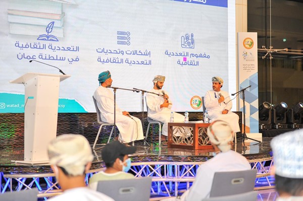 معرض مسقط الدولي للكتاب "وجبة ثقافية كاملة الدسم"