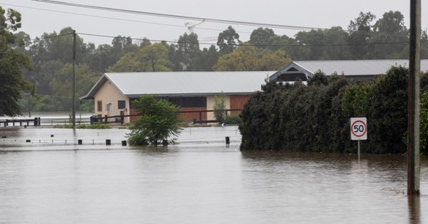 ارتفاع حصيلة ضحايا الفيضانات في استراليا إلى ما لا يقل عن 13 قتيلا