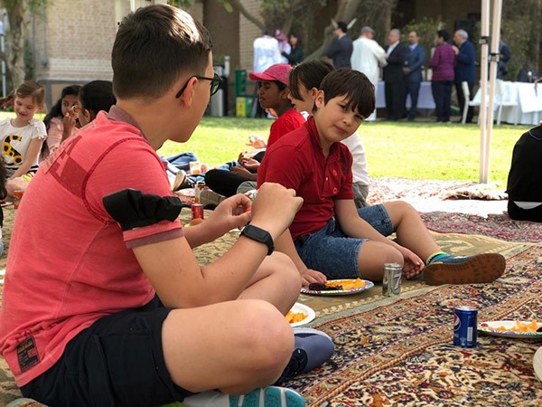 سفارتا بريطانيا ومصر نظمتا فعالية فنية لتوعية الأطفال بالحفاظ على البيئة ومواجهة تغير المناخ