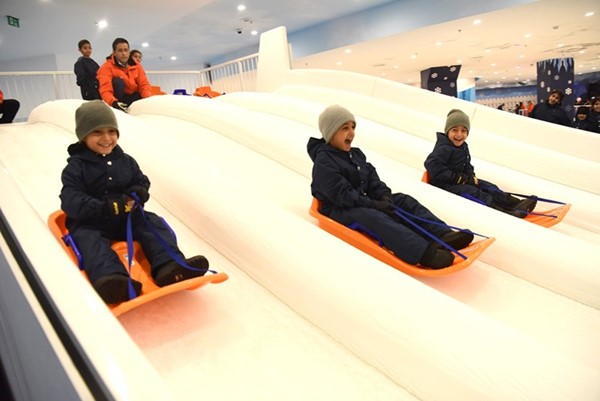 متعة عائلية وفق اعلى معايير السلامة في افتتاح بروي ارض الصقيع للتزلج على الجليد في الأڤنيوز 2