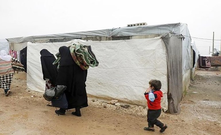 نازحون سوريون في مخيم للاجئين 	(انترنت)