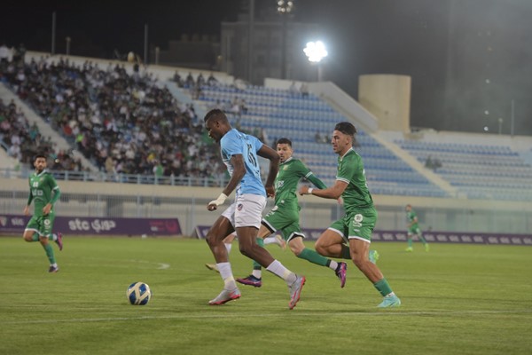السالمية يهزم العربي ويشعل المنافسة على صدارة الدوري