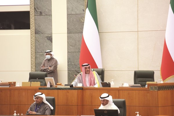 نائب رئيس مجلس الأمة أحمد الشحومي مترئسا الجلسة