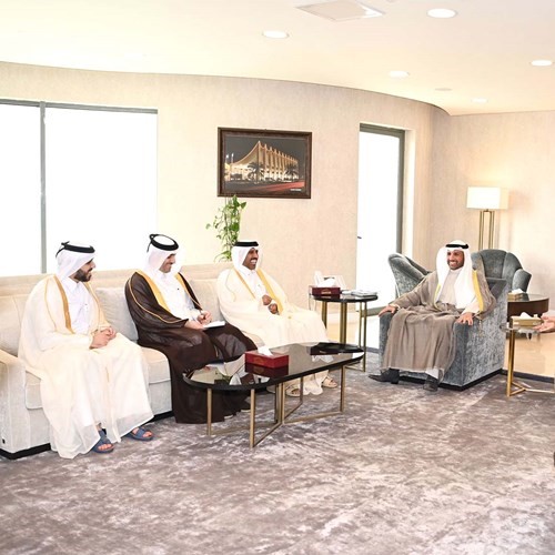 الرئيس الغانم اثناء استقباله أمين عام مجلس الشورى القطري د.أحمد الفضالة