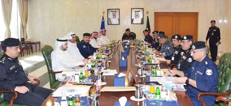 الفريق أنور البرجس مترئسا اجتماع للجنة العامة لشؤون الشرطة بحضور وكلاء وزارة الداخلية المساعدين