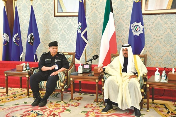 الفريق أول متقاعد الشيخ أحمد النواف والفريق أنور البرجس