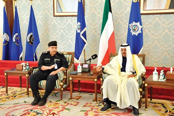 الفريق أول متقاعد الشيخ أحمد النواف والفريق أنور البرجس خلال الاستقبال