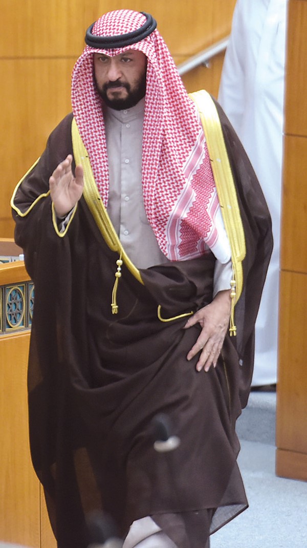   ..ونائب رئيس الوزراء وزير الدفاع الشيخ طلال الخالد يؤدي اليمين الدستورية 