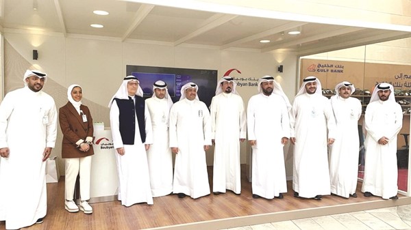 خالد الرحماني وفريق بوبيان خلال معرض جامعة GUST
