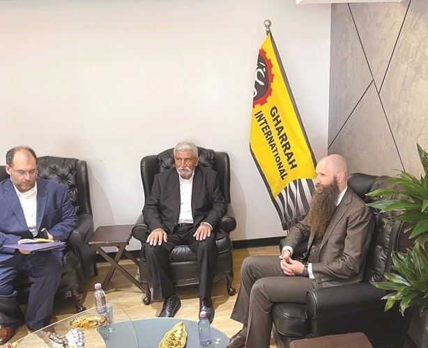 هولتسنايدر والملحق التجاري مع رئيس مجلس إدارة شركة غرة العالمية محمد غرة