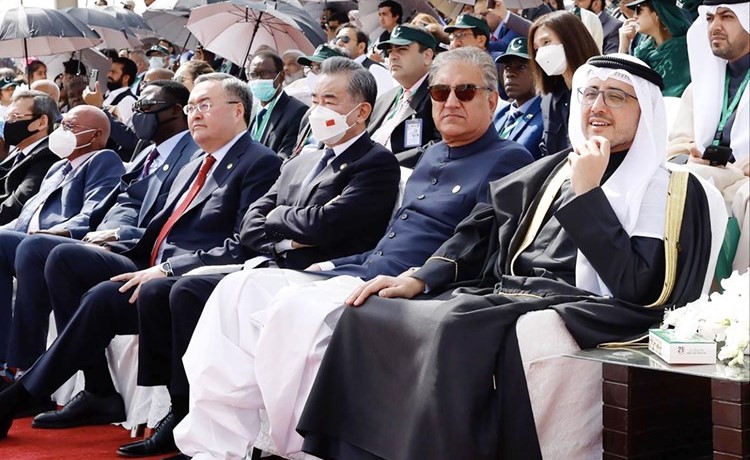 وزير الخارجية الشيخ د. أحمد ناصر المحمد خلال مشاركته في العرض العسكري احتفالا بـ يوم باكستان
