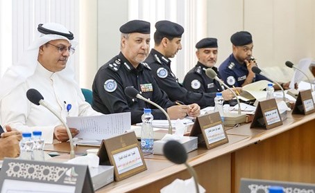 جانب من القيادات الأمنية خلال اجتماع اللجنة