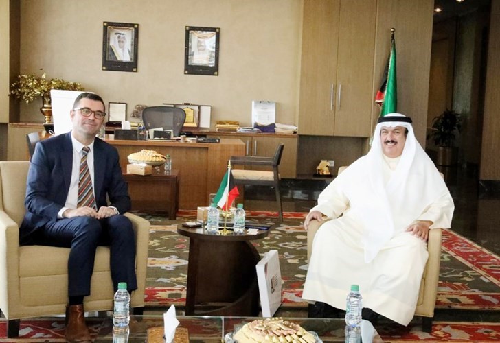 وزير التربية خلال استقباله سفير أستراليا