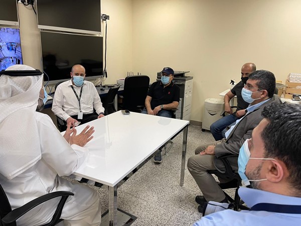 وزير الصحة يتابع سير العمل في المستشفى الأميري تزامناً مع حريق المباركية